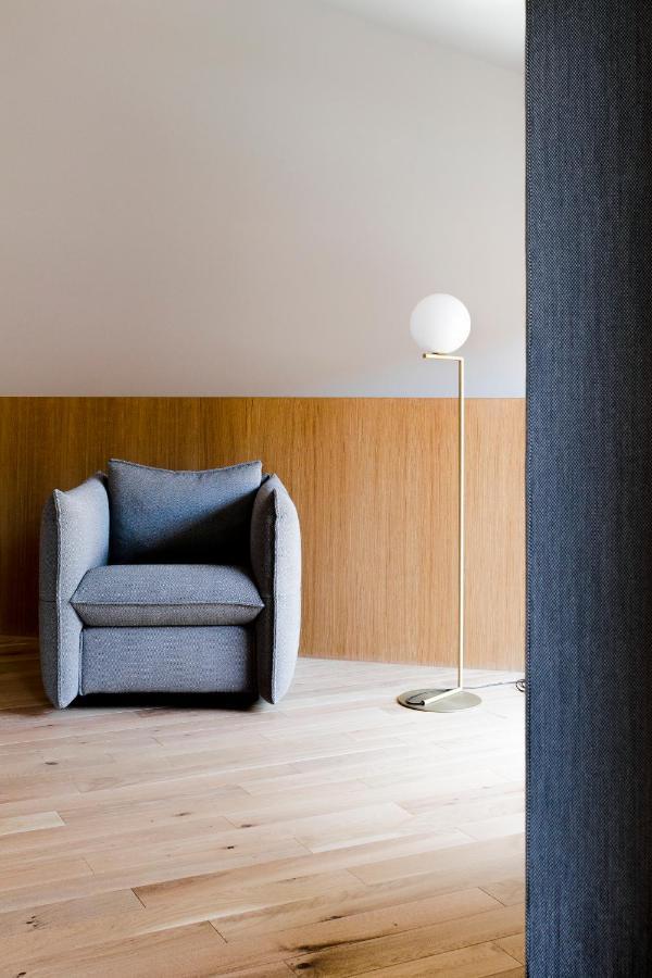 Kai 36 - Hotel Zwischen Fels Und Fluss Грац Екстер'єр фото Floor lamp