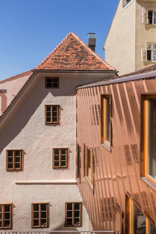 Kai 36 - Hotel Zwischen Fels Und Fluss Грац Екстер'єр фото Copper cladding on a house in Regensburg, Germany