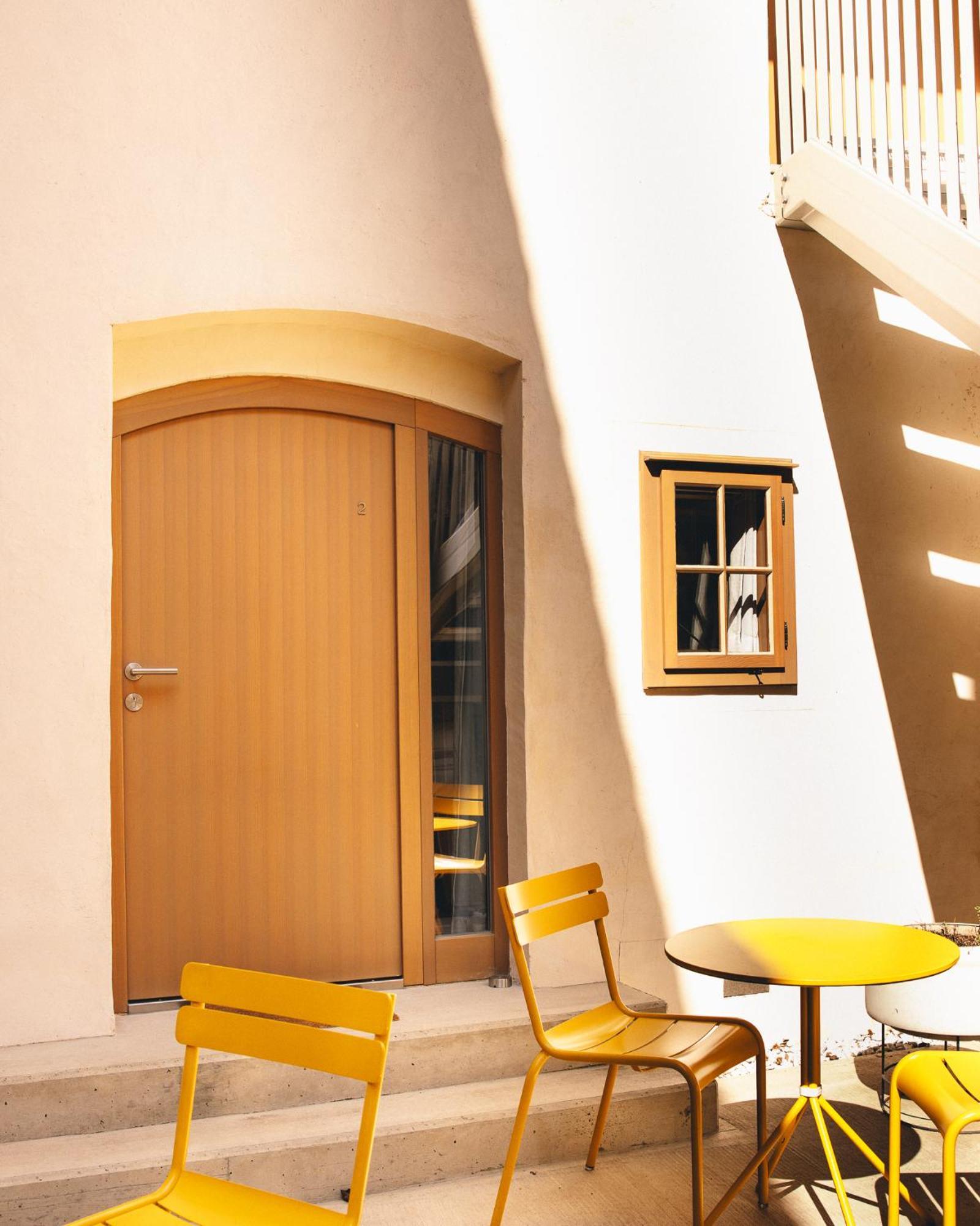 Kai 36 - Hotel Zwischen Fels Und Fluss Грац Екстер'єр фото A door